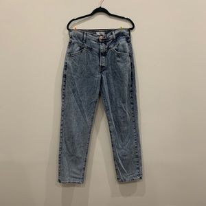 Acid wash boyfriend jeans 🦕